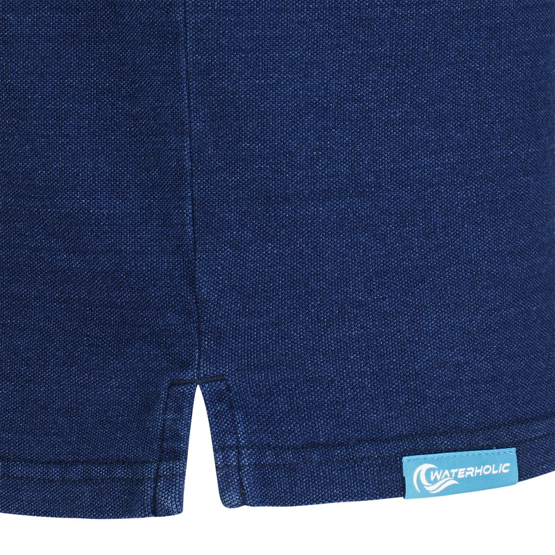 Schönes Polo-Shirt in Blau mit waterholic-Stick für Männer